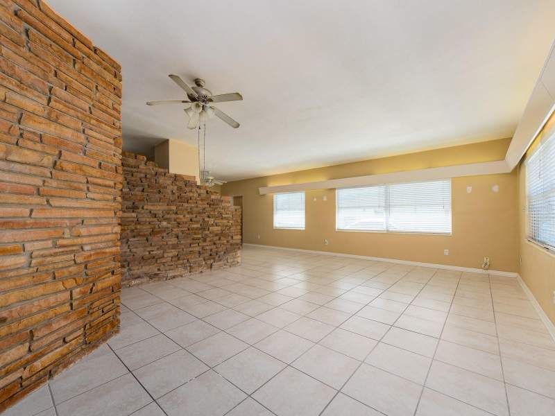 4 bedroom Single Family Residence at 12663 Indian Rocks Road, Grove Lake Manor, Largo — photo 3
