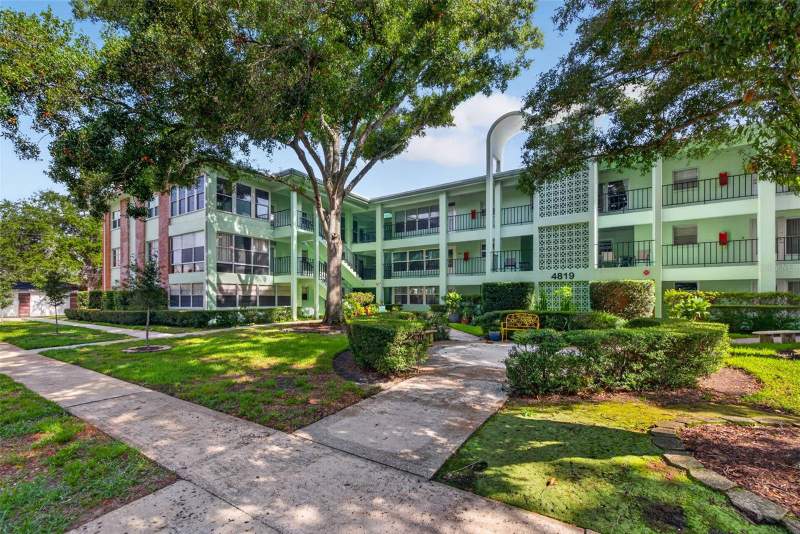 2 bedroom Condominium at 4819 8th Avenue #201, The 7 Oaks Apts Condo, St Petersburg — photo 2
