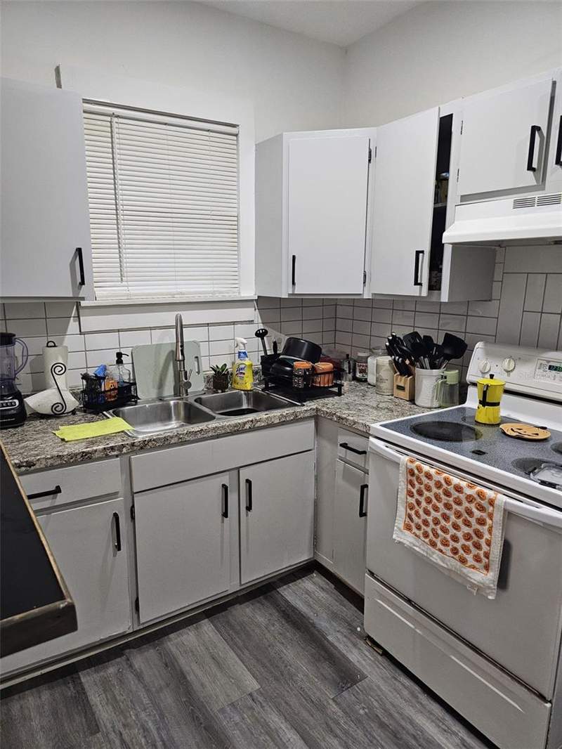 2 bedroom Single Family Residence at 635 NE 8th Avenue, Smith & Daughertys Add, Ocala — photo 5