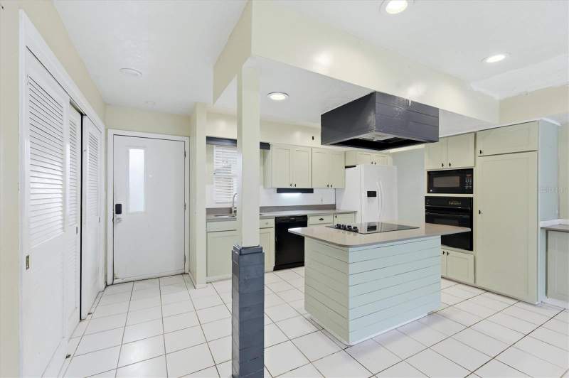 4 bedroom Single Family Residence at 3408 17th Avenue, Country Club Heights, Bradenton — photo 5