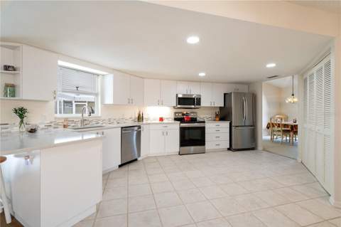 5628 Cynthia Lane, Sarasota FL - photo 10 of 59