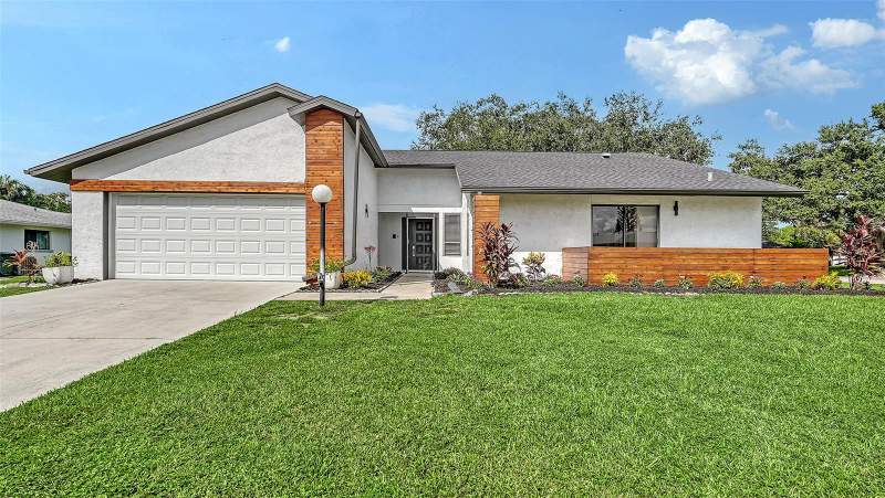 5744 AUGUSTA CIRCLE home for sale in Sunrise Golf Club