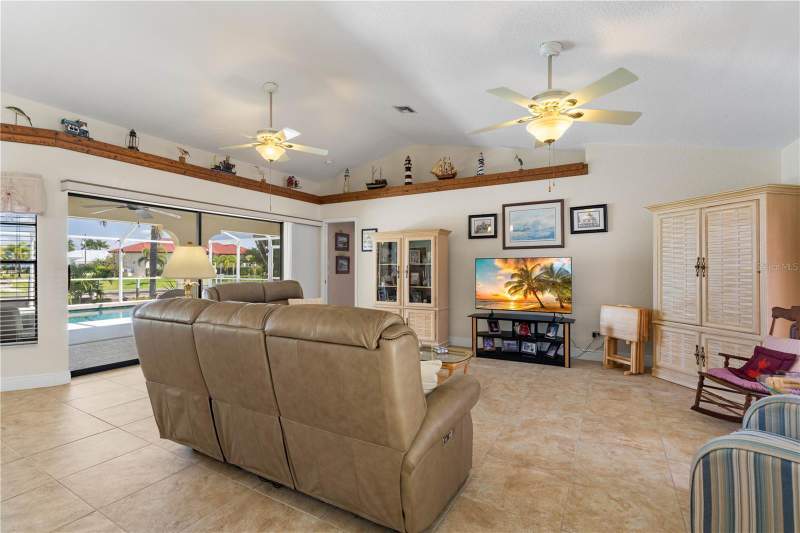 3 bedroom Single Family Residence at 1374 Willet Court, Punta Gorda Isles Sec 14, Punta Gorda — photo 5