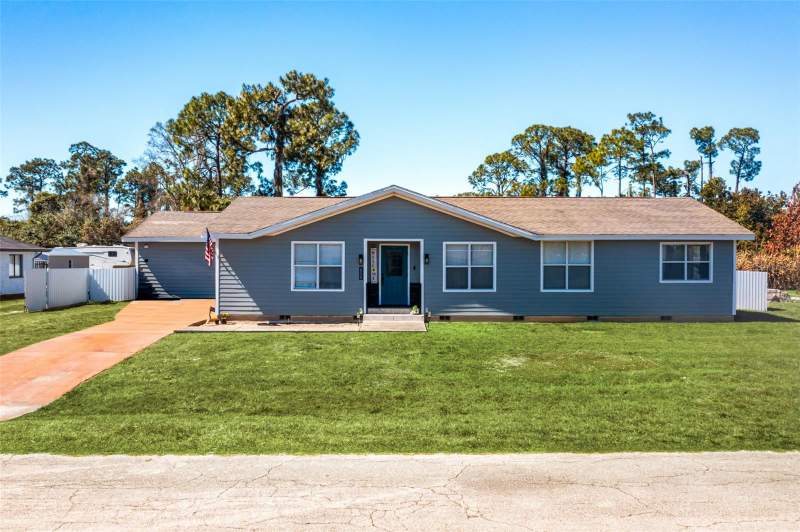 5 bedroom Single Family Residence at 323 Greenwood Avenue, Lehigh Acres, Lehigh Acres — photo 2