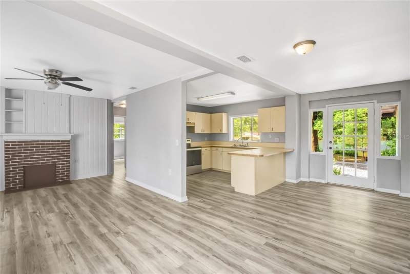 2 bedroom Single Family Residence at 322 N Frankfort Avenue, Hords Resub Pine Heights Deland, Deland — photo 4