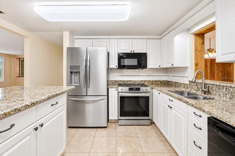 3 bedroom Single Family Residence at 12108 N 53rd Street, Temple Terraces, Temple Terrace — photo 3