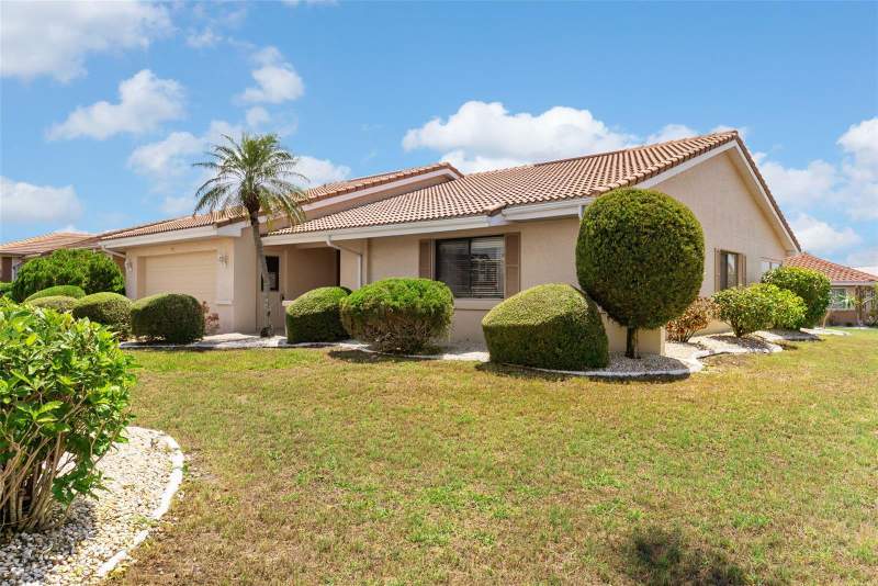 2 bedroom Single Family Residence at 701 Baltusrol Way, Greenbriar Sub Ph 1, Sun City Center — photo 4