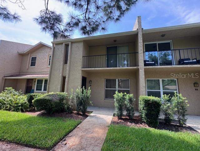 916 PARK LAKE CIRCLE #34 home for sale in Park Lake Townhouses
