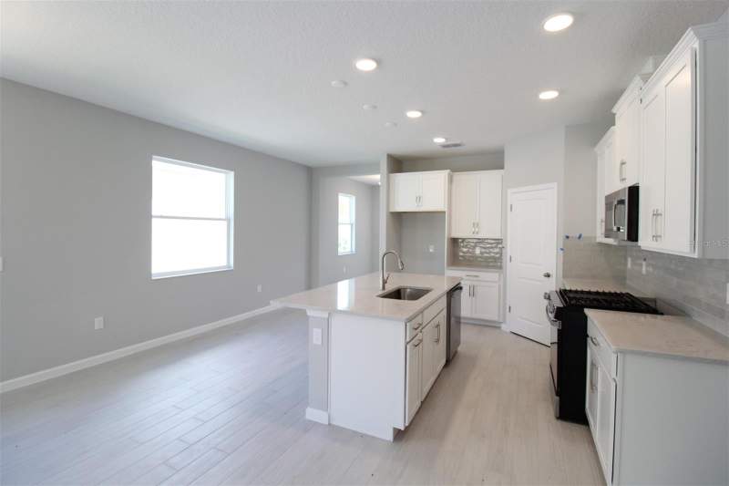 4 bedroom Single Family Residence at 1308 Hyde Street, Center Lake On The Park, St Cloud — photo 3