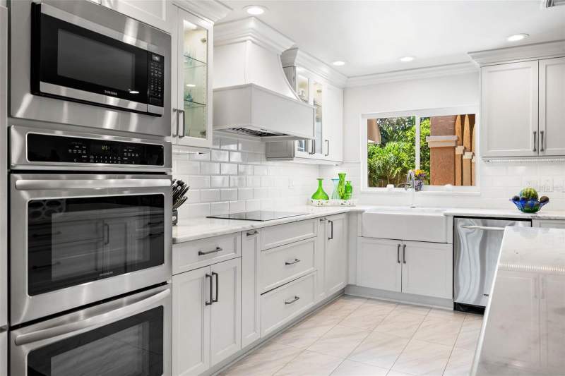 5 bedroom Single Family Residence at 1124 Seville Lane, Eden Shores Sec 10, St Petersburg — photo 4