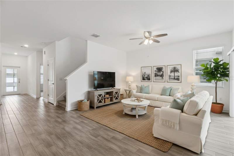 5 bedroom Single Family Residence at 12018 Language Way, Storey Park, Orlando — photo 4