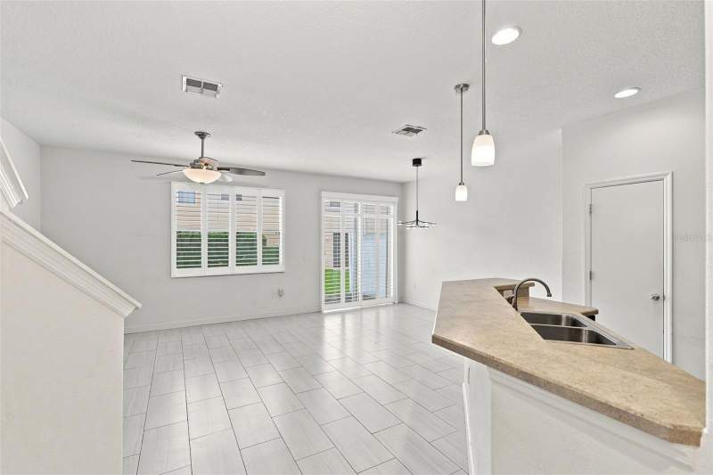 3 bedroom Townhouse at 340 Golden Dewdrop Way, Copper Chase, Oviedo — photo 4