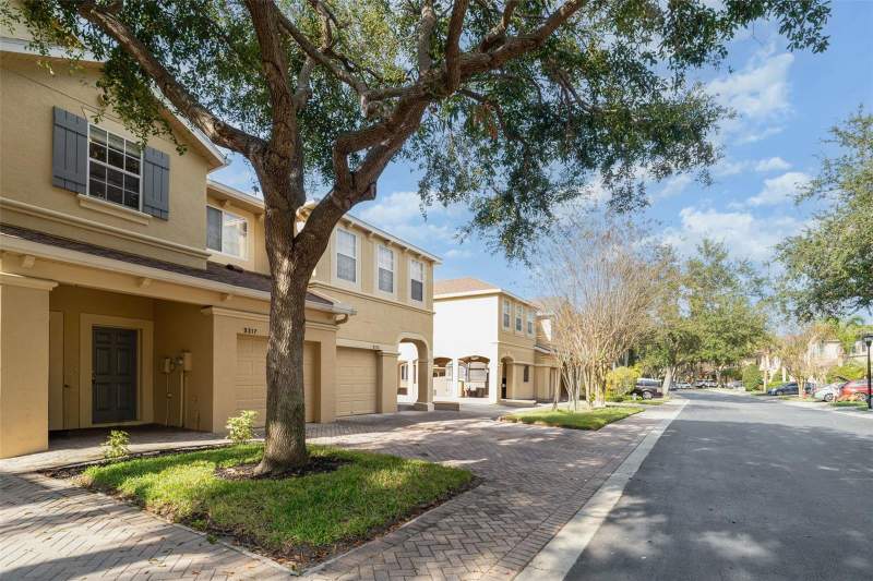 3 bedroom Townhouse at 9317 Stone River Place, River Walk, Riverview — photo 3