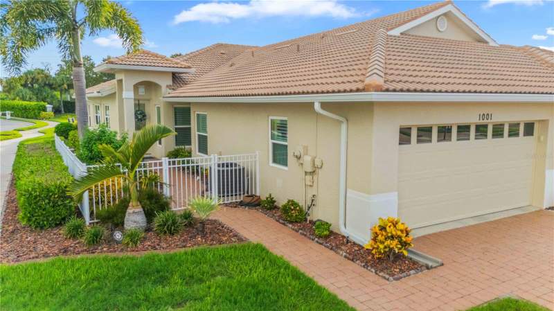 2 bedroom Villa at 1001 Topelis Drive, Oak Forest Phase 1, Englewood — photo 3