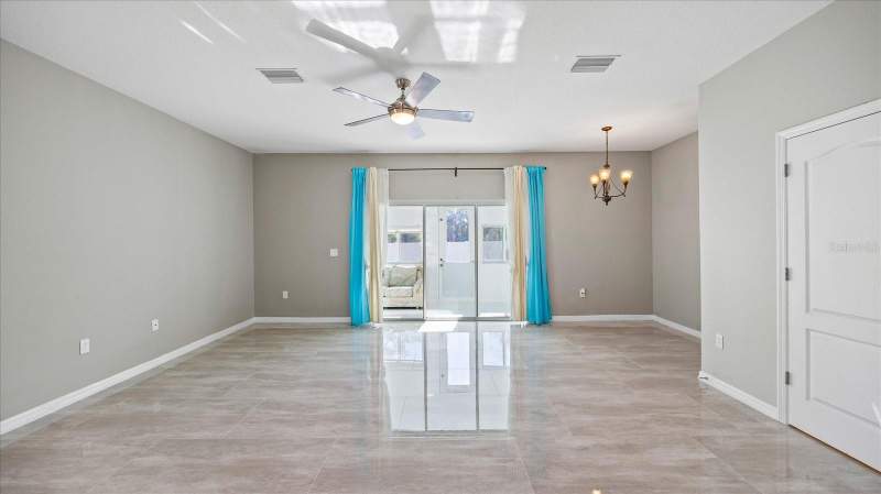 3 bedroom Townhouse at 12843 Buffalo Run Drive, Coppercreek Ph 1, Gibsonton — photo 3
