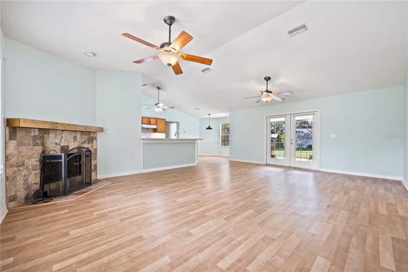 3 bedroom Single Family Residence at 16603 SW 15th Avenue, Newberry, Newberry — photo 5