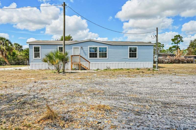 3 bedroom Manufactured Home at 1770 Tucker Lane, Suncoast Estates Unrec, North Fort Myers — photo 2