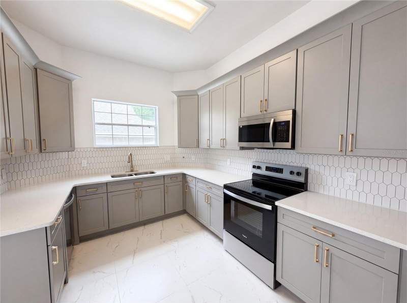 3 bedroom Single Family Residence at 9405 SW 31st Lane, Haile Plantation Unit 35 Ph 4, Gainesville — photo 2