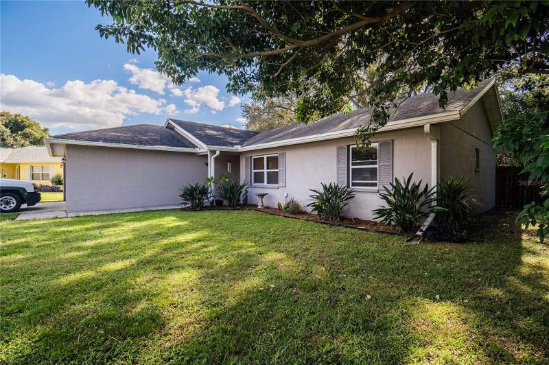 3 bedroom Single Family Residence at 301 Louis Edward Court, North Fork Ph 2, Lakeland — photo 3
