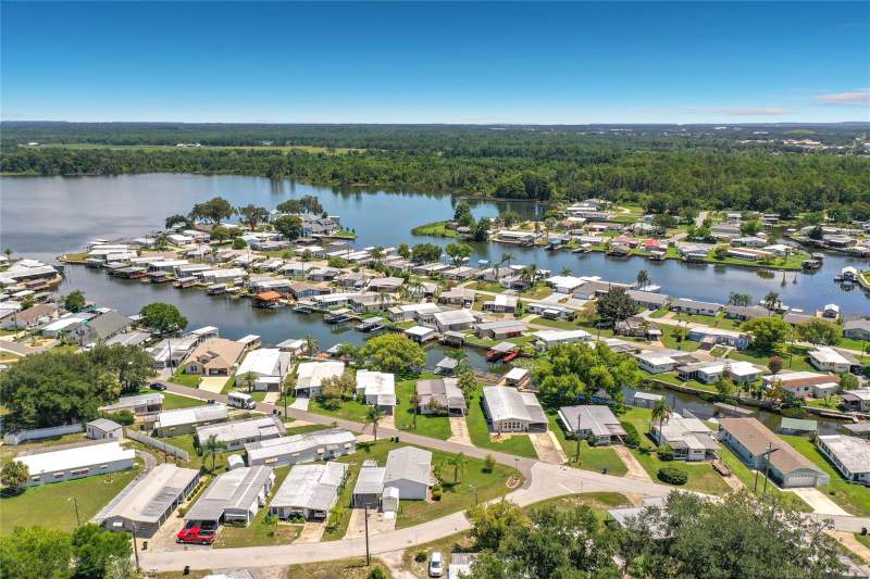 2 bedroom Mobile Home at 1521 Lakeview Drive, Tavares Mobile Home Estates, Tavares — photo 3