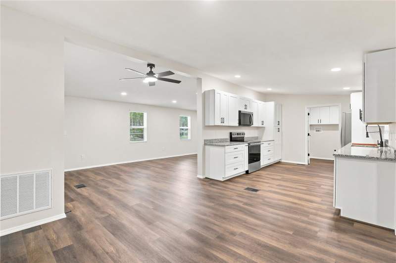 3 bedroom Manufactured Home at 16918 Sugar Berry Lane, Montverde Mobile Home Sub, Montverde — photo 5
