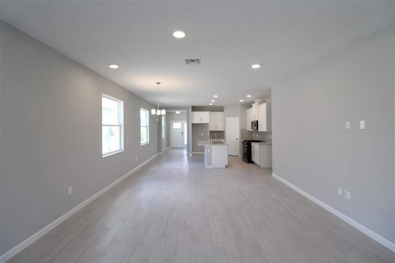4 bedroom Single Family Residence at 1308 Hyde Street, Center Lake On The Park, St Cloud — photo 5