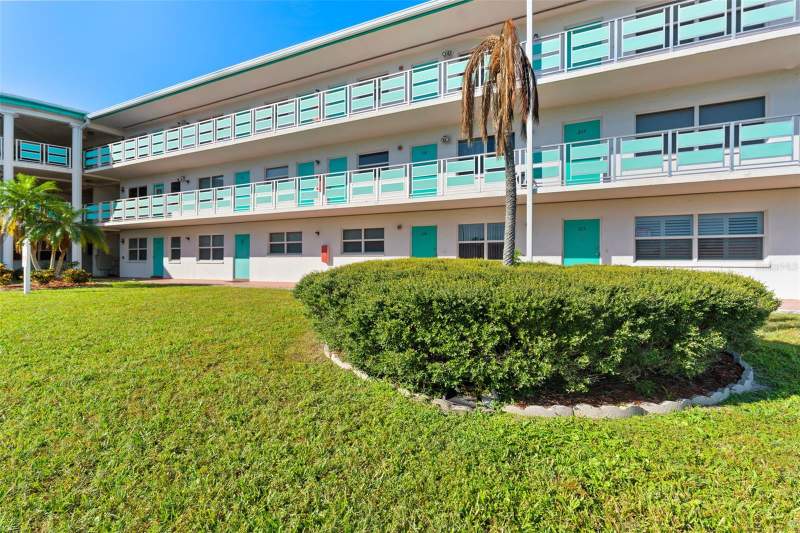 2 bedroom Condominium at 1950 59th Avenue #114, Town Apts Condo, St Petersburg — photo 2