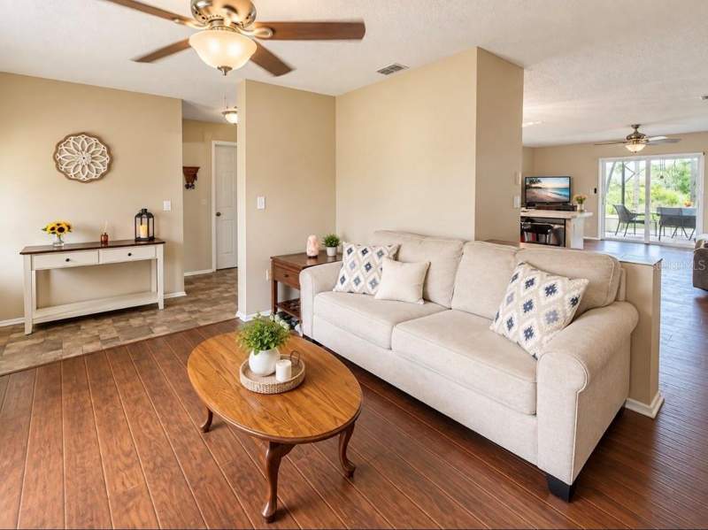 2 bedroom Single Family Residence at 1240 Meredith Drive, Spring Hill, Spring Hill — photo 4