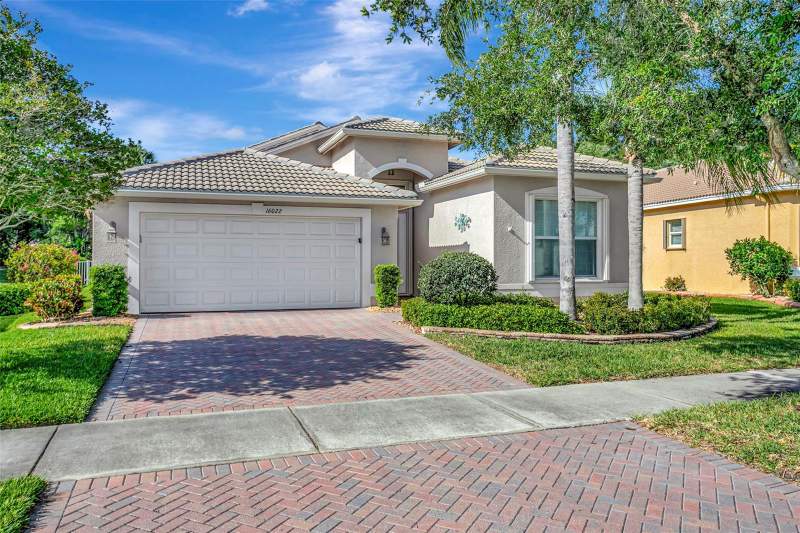 16022 GOLDEN LAKES DRIVE home for sale in Valencia Lakes