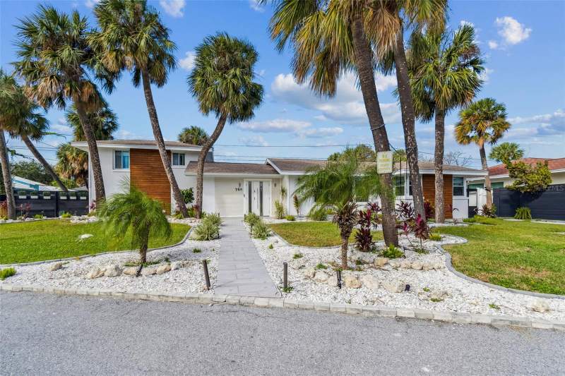 4 bedroom Single Family Residence at 760 Bohenia Circle, Mandalay Sub, Clearwater Beach — photo 2