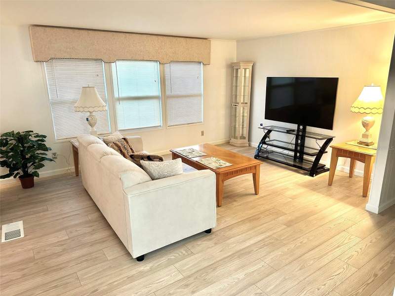 2 bedroom Mobile Home at 2000 E BAY DRIVE #83, COLONIAL VILLAGE MOBILE HOME PARK CO-OP UNREC, LARGO — photo 4