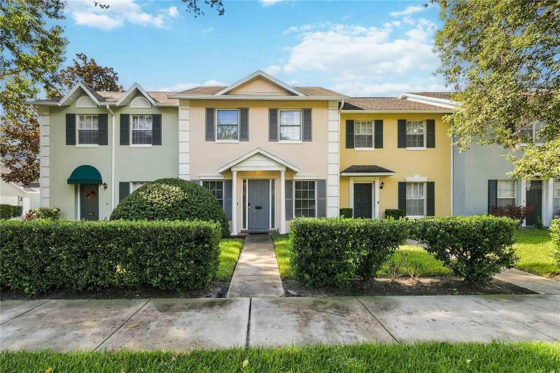 2 bedroom Townhouse at 2708 E Pine Street, Charles Towne, Orlando — photo 2