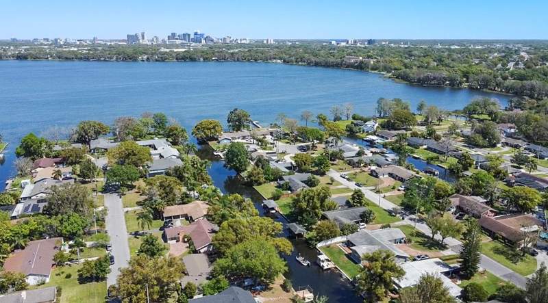 4 bedroom Single Family Residence at 2601 WINDWARD COURT, ISLE CATALINA, ORLANDO — photo 4