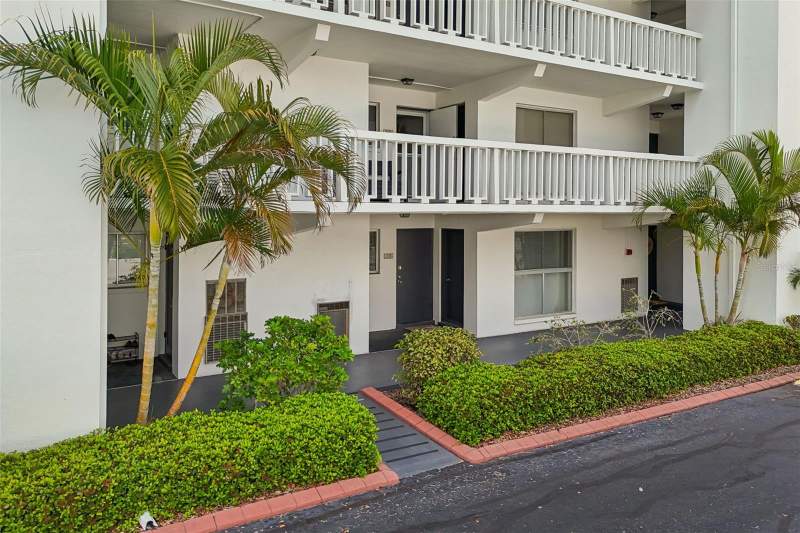2 bedroom Condominium at 2944 W Bay Drive #106, East House-West House Condo, Belleair Bluffs — photo 5