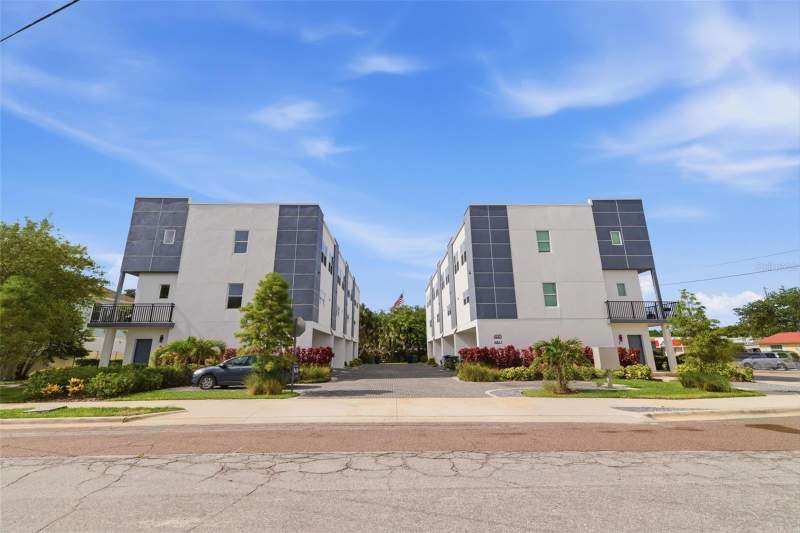 4120 W NORTHA STREET #6 home for sale in North Point Townhomes Tracts Aamp; Homes for Sale: Median $689K