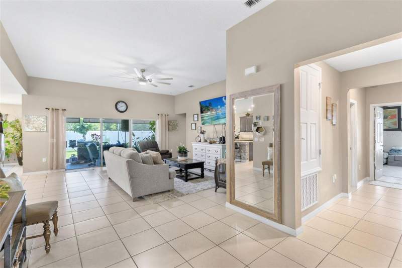 4 bedroom Single Family Residence at 394 Blue Lake Circle, Fieldstone At Cypress Woods West, Kissimmee — photo 3