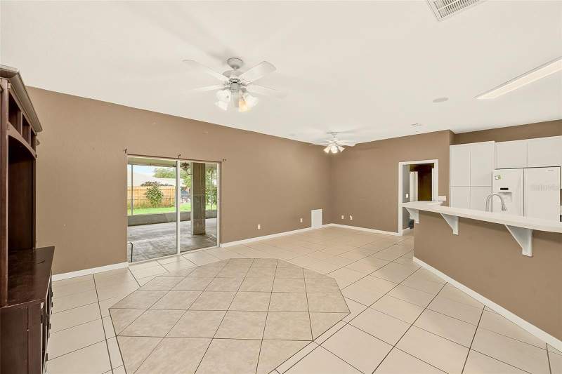 3 bedroom Single Family Residence at 209 White Cliff Boulevard, Sutton Place Ph 01, Auburndale — photo 4