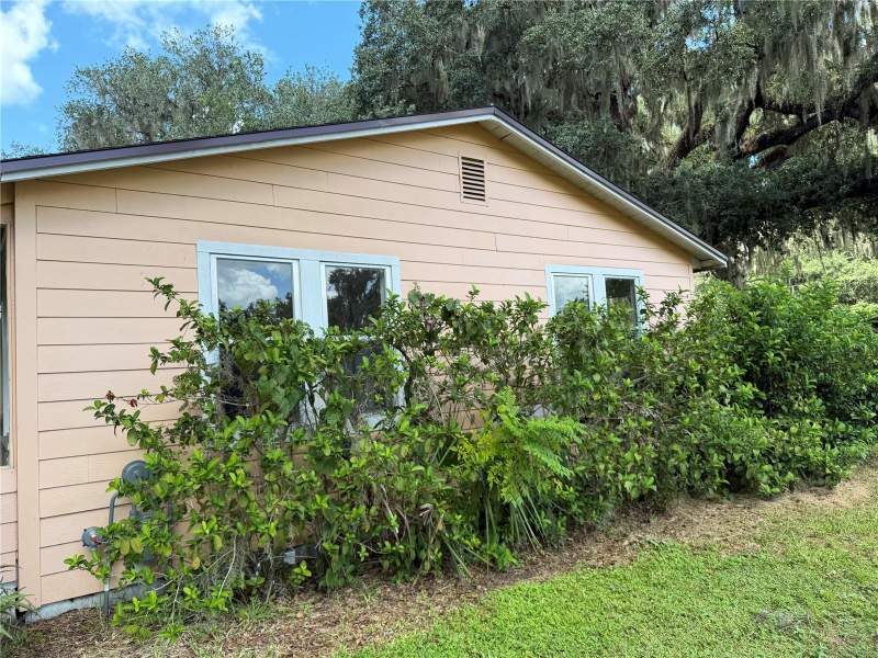 3 bedroom Single Family Residence at 815 N Orange Avenue, Oakland Park, Fort Meade — photo 4