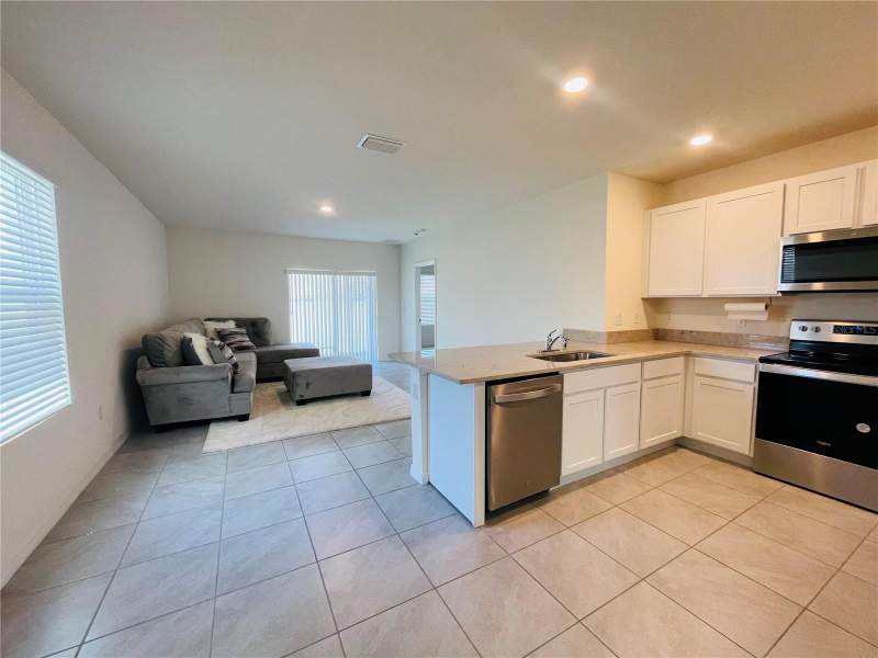 3 bedroom Single Family Residence at 17043 Oval Rum Drive, Forest Brooke Ph 4B, Wimauma — photo 3