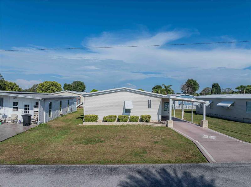2 bedroom Manufactured Home at 5335 Powhattan Street, Lake Betmar Estates, Zephyrhills — photo 2
