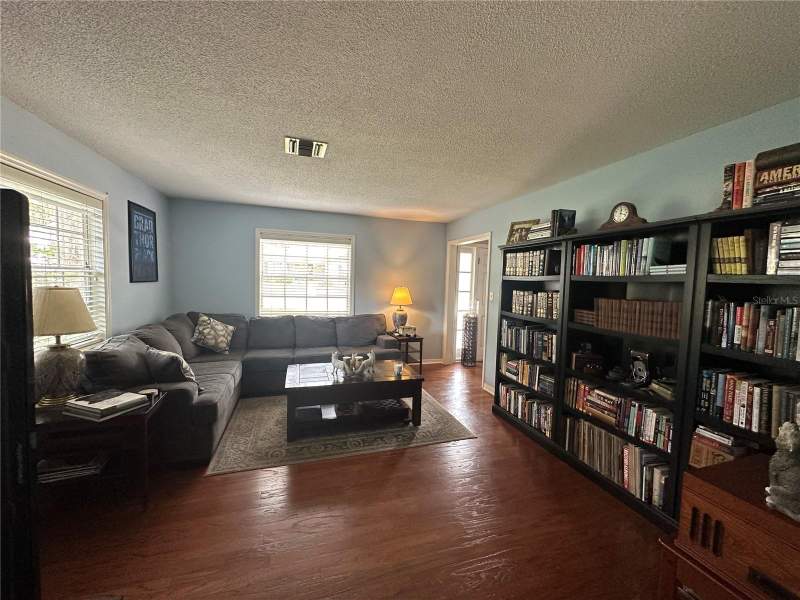 5 bedroom Single Family Residence at 1105 S 9th Street, Palmora Pk Anx, Leesburg — photo 5