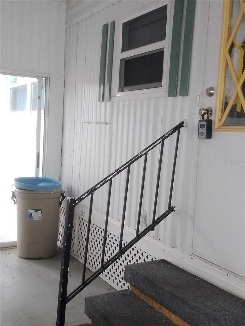 2 bedroom Mobile Home at 112 Palm Drive #B, Eustis Country Club Manor Mhp Unit 02A, Eustis — photo 4