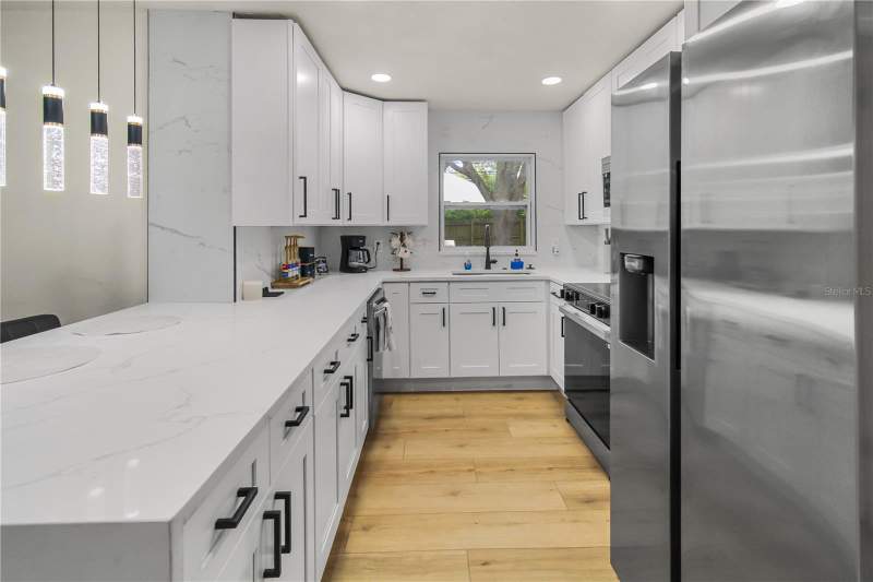5 bedroom Half Duplex at 3050 Meadow Lake Avenue, Lake Palms Sec 2, Largo — photo 3