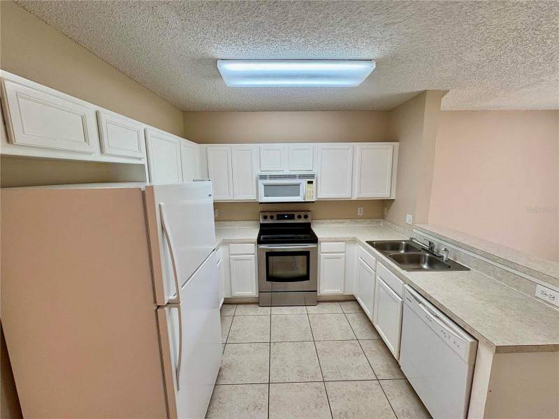 3 bedroom Townhouse at 6002 Osprey Lake Circle, Osprey Run Twnhms Ph 1, Riverview — photo 5
