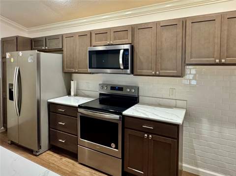 810 Roseapple Avenue, Lady Lake FL - photo 6 of 22