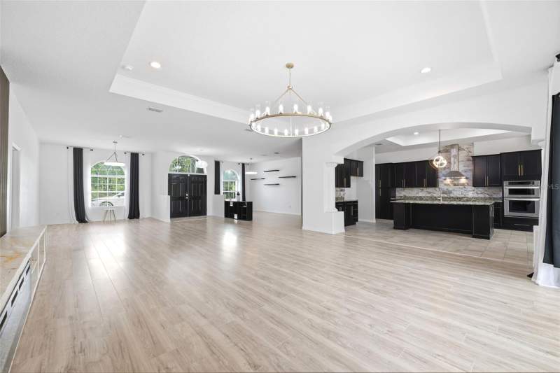 4 bedroom Single Family Residence at 18043 Palmdale Road, Royal Highlands, Weeki Wachee — photo 5
