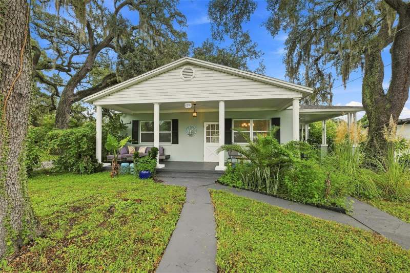8911 N HIGHLAND AVENUE home for sale in Manor Hills