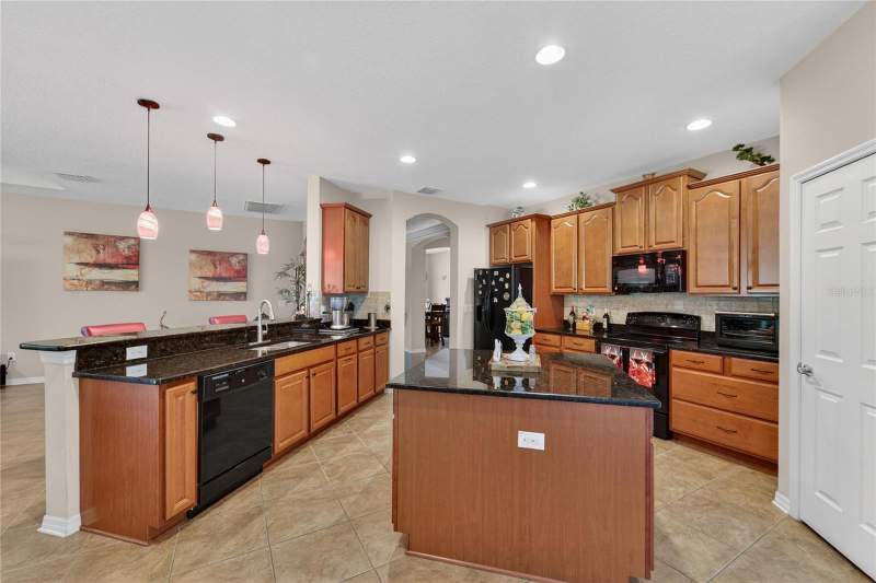 4 bedroom Single Family Residence at 12607 Geneva Glade Drive, Avelar Creek North, Riverview — photo 5