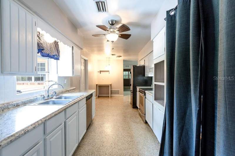 3 bedroom Single Family Residence at 1407 NW 21st Avenue, Baynard Walter #1, Gainesville — photo 5