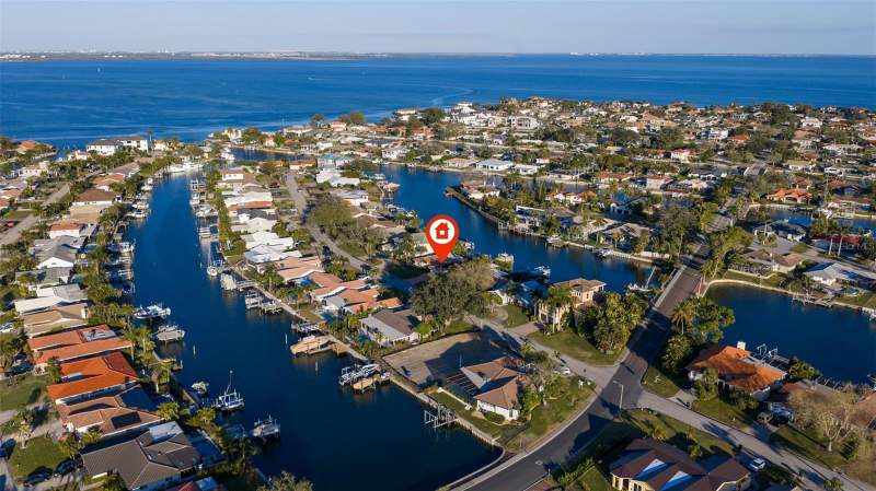 3 bedroom Single Family Residence at 2024 Massachusetts Avenue, Venetian Isles, St Petersburg — photo 5